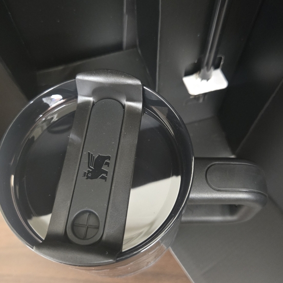 Stanley  Tumbler (20oz) -            Deadly Damask - Picture 2 of 7